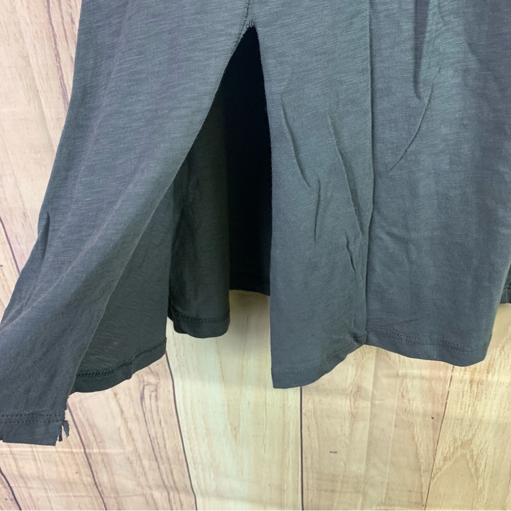 Soulcycle X Sundry Tank Size Medium
Back seam has been cut as seen in pictures. - Picture 5 of 6